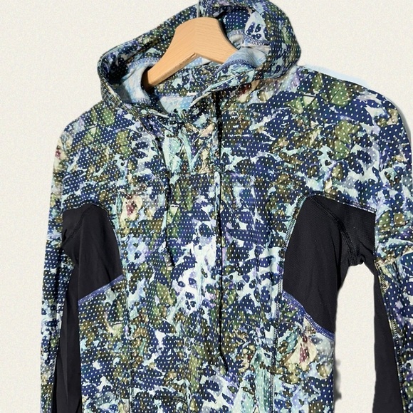 Lululemon Runbeam Hoodie - Picture 3 of 10